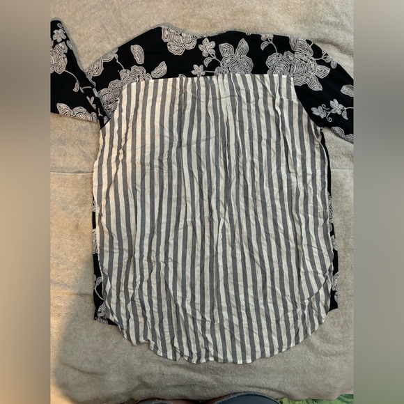 Fun patterned blouse - Picture 3 of 4